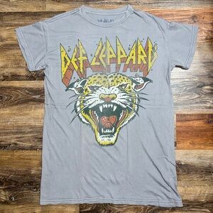 Def Leppard by Goodie Two Sleeves Graphic Tee - Gray with Yellow Panther, Size S